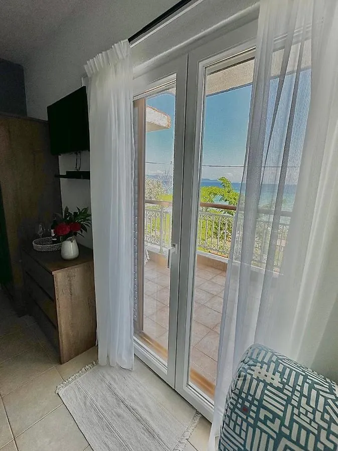 La Scala Family Apartments Nea Roda Aparthotel